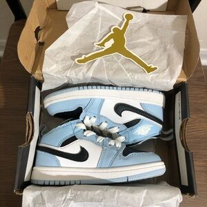 Nike Air Jordan 1 Mid Ice Blue PS Size 9C Kids Sneakers 640737-401